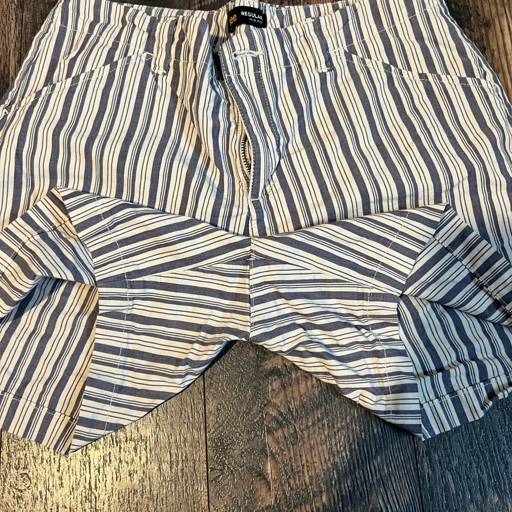 Lee Women's Blue Striped Shorts - Picture 3 of 5